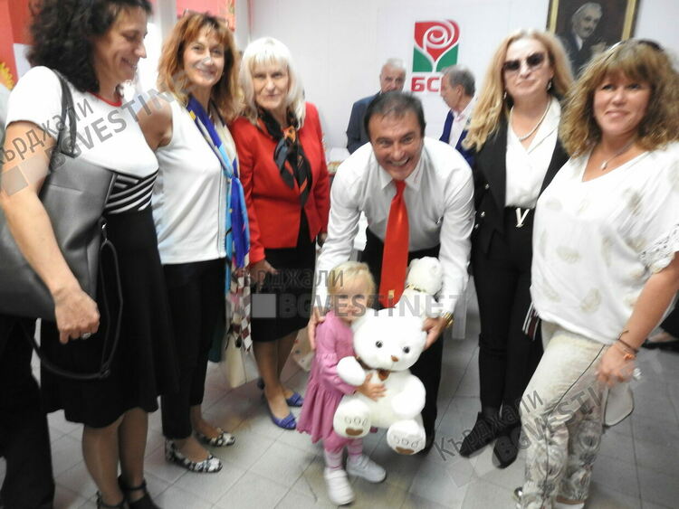 Багдасаров и Карабоюкова на рождения си ден:Пожелаваме си да сме кметът и председателят на местния парламент след вота!/снимки/