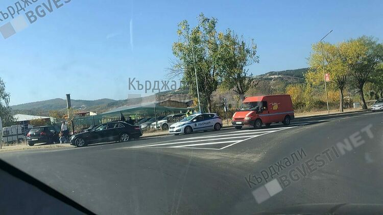 Катастрофа на кръговото на Момчилград,Мерцедес отнесе Голф