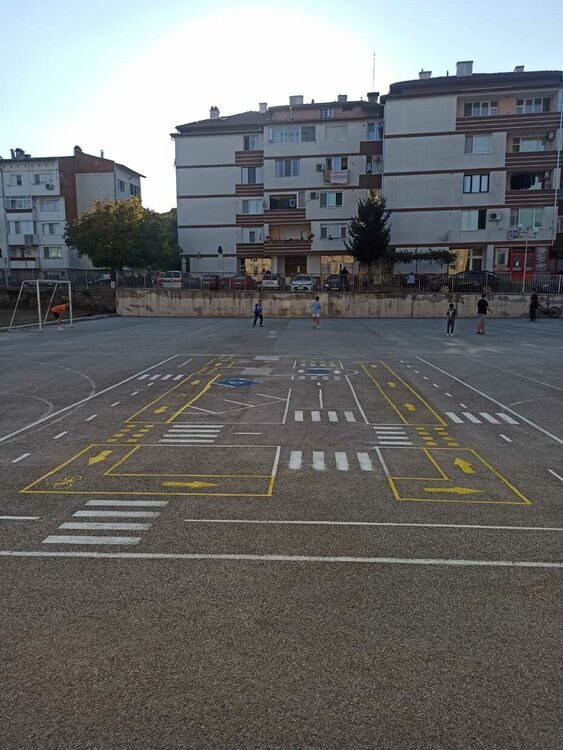 Златоградско училище се сдоби с площадка за обучение по безопасност на движението