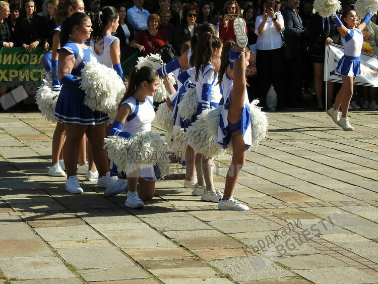 Кметът поведе празничното шествие за Деня на Кърджали, партийци си правиха агитация пред Паметника на Освободителите