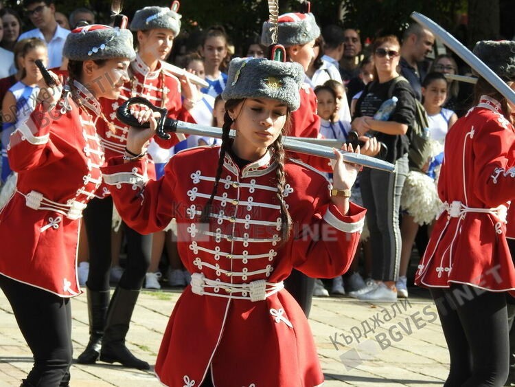 Кметът поведе празничното шествие за Деня на Кърджали, партийци си правиха агитация пред Паметника на Освободителите