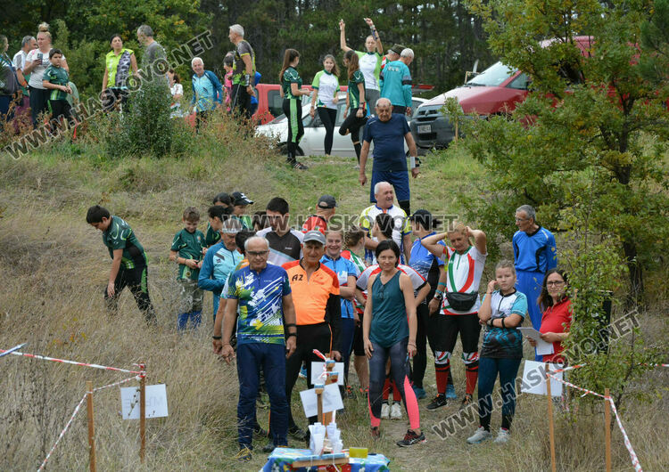 190 състезатели по спортно ориентиране на старта край яз. Сивата вода за "Приз Хасково"