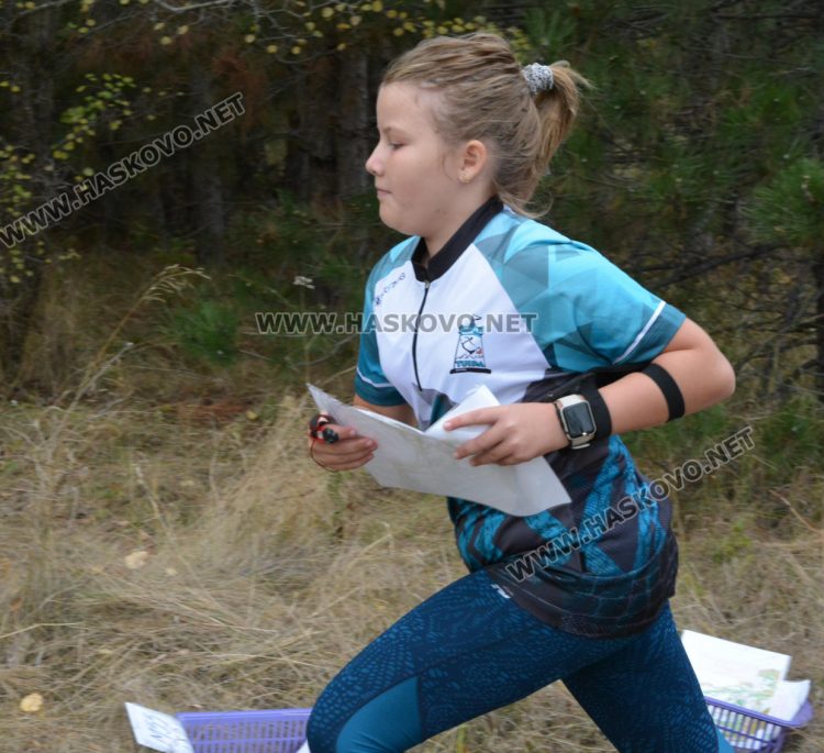 190 състезатели по спортно ориентиране на старта край яз. Сивата вода за "Приз Хасково"