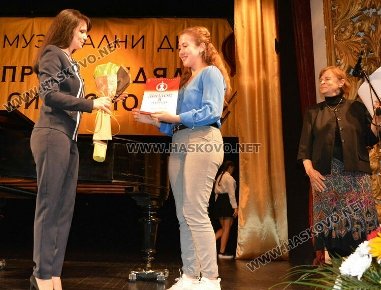 С награди и лауреатски концерт завърши Международния конкурс за млади цигулари 