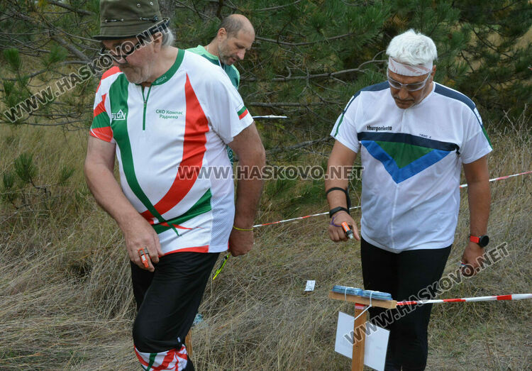 190 състезатели по спортно ориентиране на старта край яз. Сивата вода за "Приз Хасково"