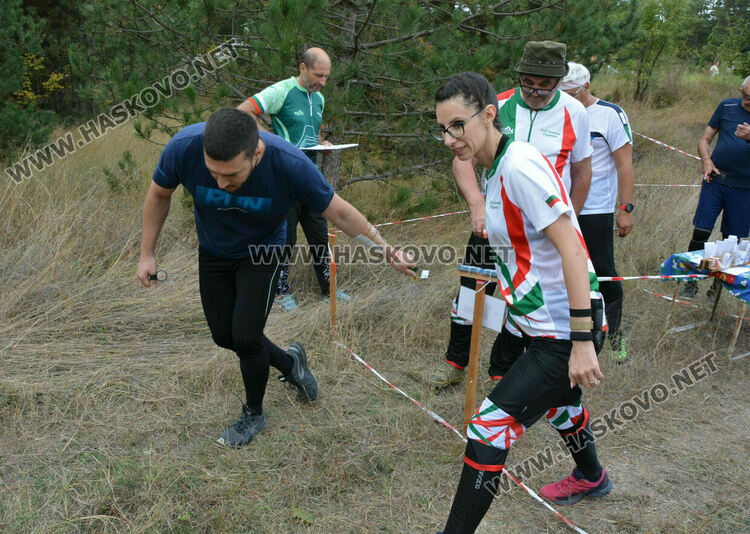 190 състезатели по спортно ориентиране на старта край яз. Сивата вода за "Приз Хасково"