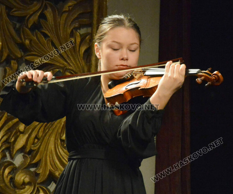 С награди и лауреатски концерт завърши Международния конкурс за млади цигулари 