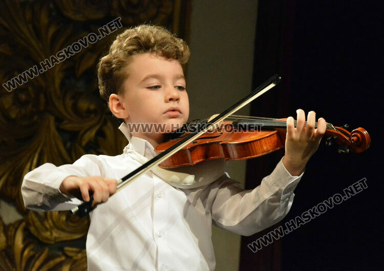 С награди и лауреатски концерт завърши Международния конкурс за млади цигулари 
