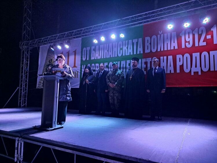 Тържествено и с мощна заря Смолян отбеляза 111 години Освобождение