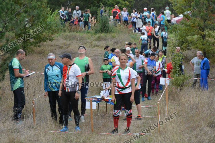 190 състезатели по спортно ориентиране на старта край яз. Сивата вода за "Приз Хасково"