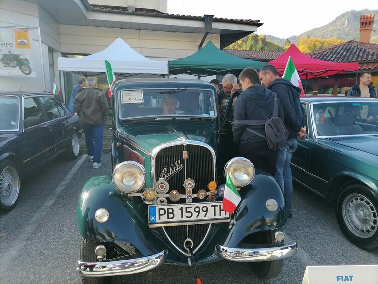 В Смолян на ретро парад показаха 50 автомобилаи 12 мотоциклета