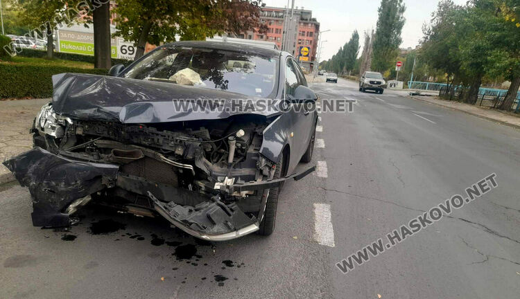 Отнето предимство доведе до катастрофа на кръстовището до „Лебеда“