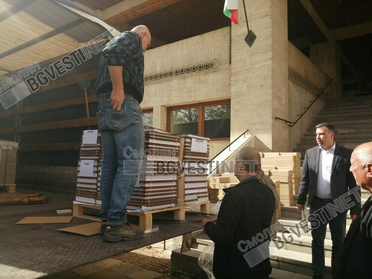 Хартиените бюлетини за местния вот пристигнаха в Смолян