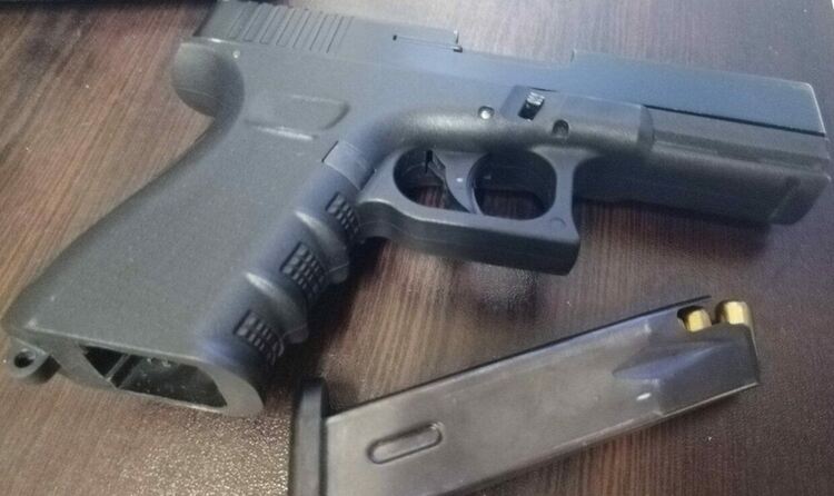 Задържаха сириец с хуманитарен статут и със зареден пистолет