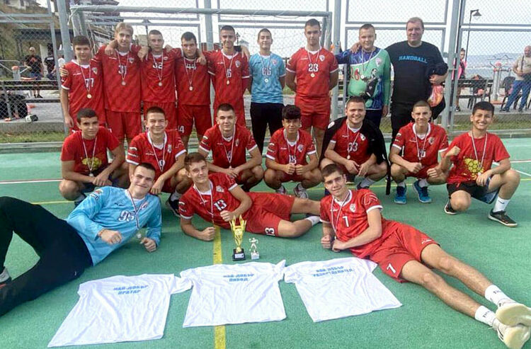 Младежите на „Асти '91“ загряха за новия сезон, печелейки Купа „Несебър“