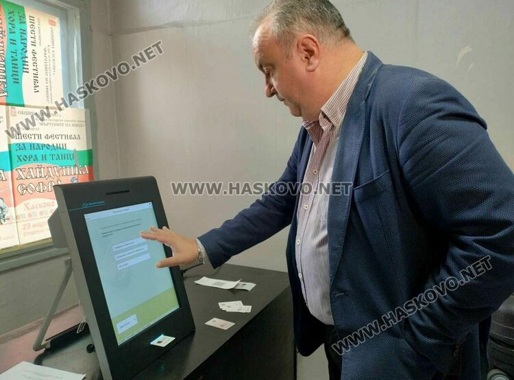 До петък вървят проби за граждани на демо машина в ОИК