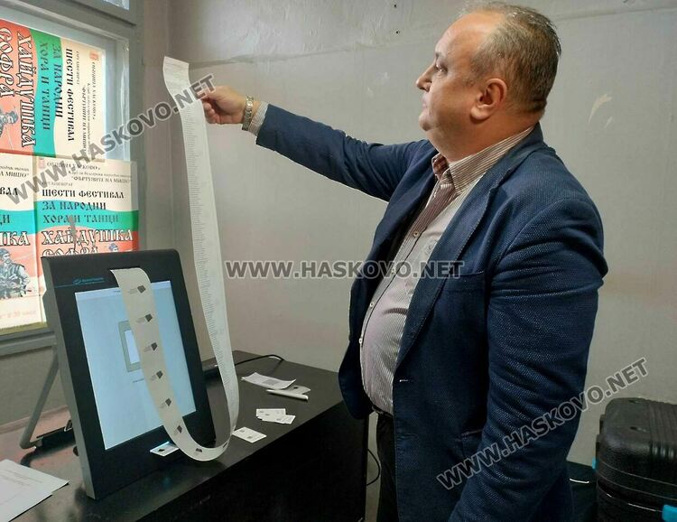 До петък вървят проби за граждани на демо машина в ОИК