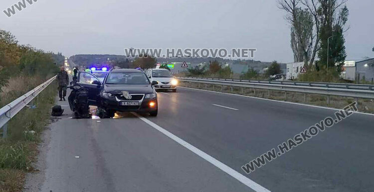 Тежка катастрофа между кола и мотор на пътя Хасково-Димитровград