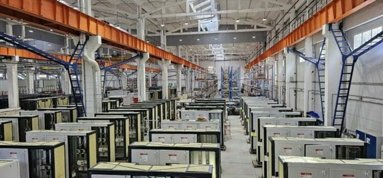 Временно изпълняващия длъжността кмет на община Перник инж. Мирослав Стоицев посети новите мощности на AQ „Електрик“