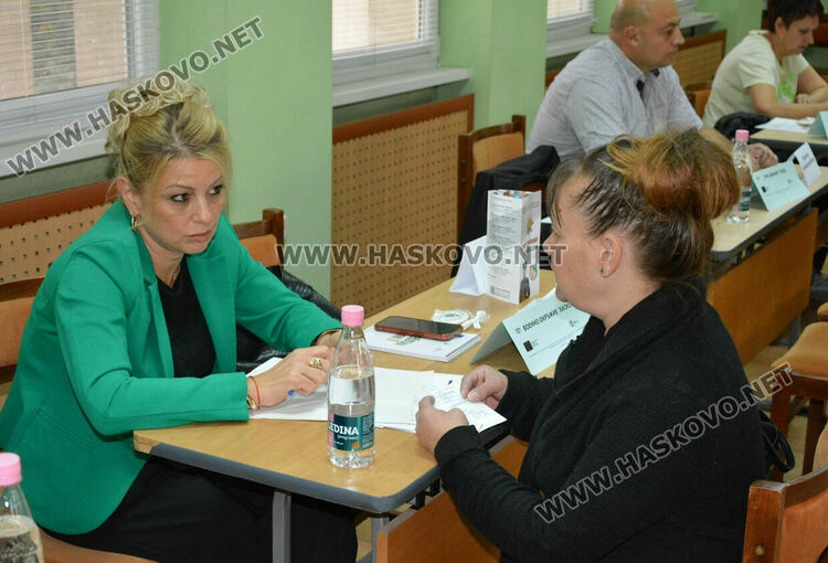 12 работодатели предложиха позиции на трудовата борса в Хасково