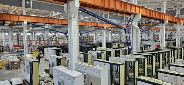 Временно изпълняващия длъжността кмет на община Перник инж. Мирослав Стоицев посети новите мощности на AQ „Електрик“