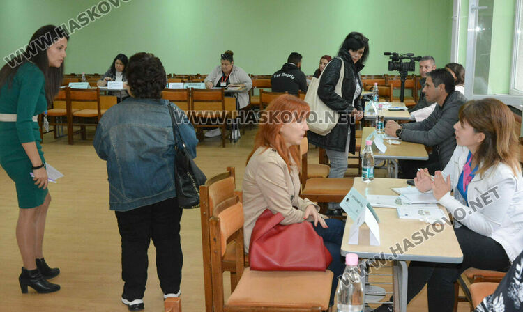 12 работодатели предложиха позиции на трудовата борса в Хасково