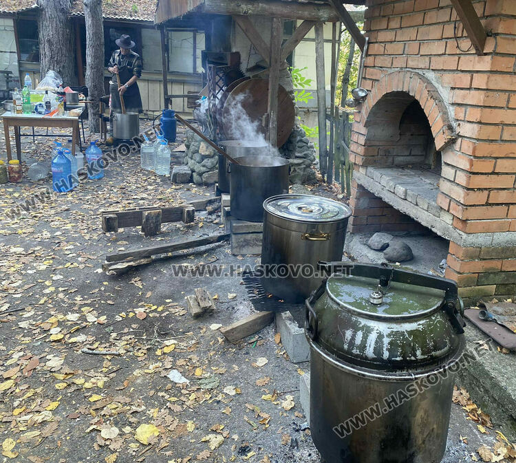 150-годишна икона на св.Димитър ще озарява новия параклис на името на светията под връх Аида