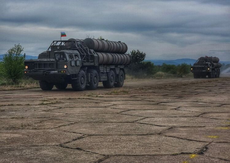 Военнослужещи и военна техника преминават през България