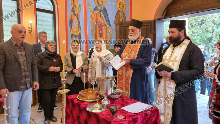 150-годишна икона на св.Димитър ще озарява новия параклис на името на светията под връх Аида