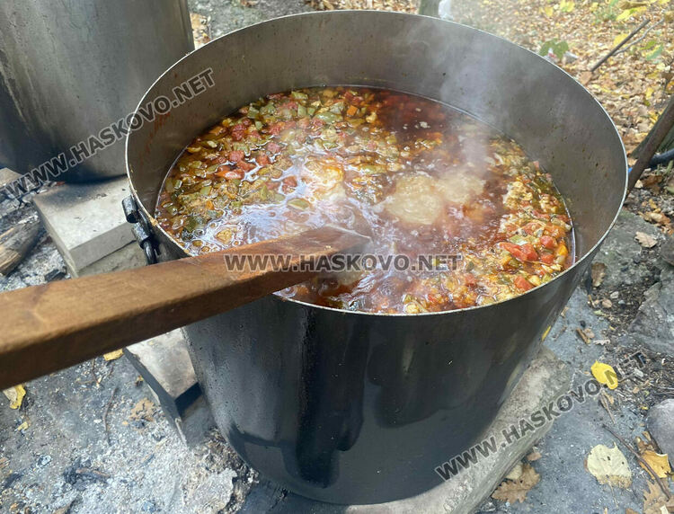 150-годишна икона на св.Димитър ще озарява новия параклис на името на светията под връх Аида