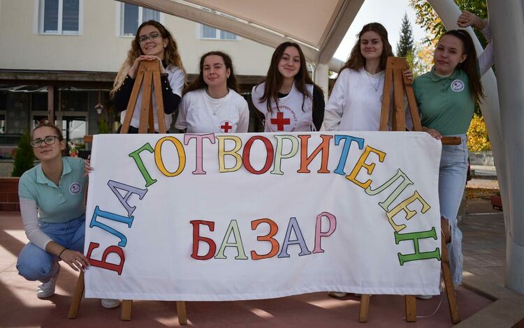 Доброволци от БМЧК организираха благотворителен базар в Ардино