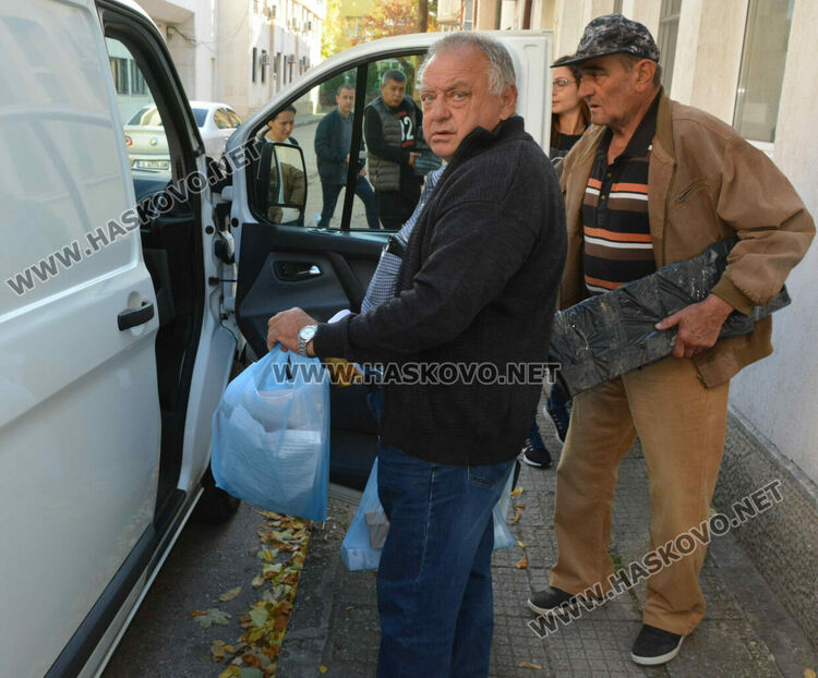 Започна раздаването на бюлетините