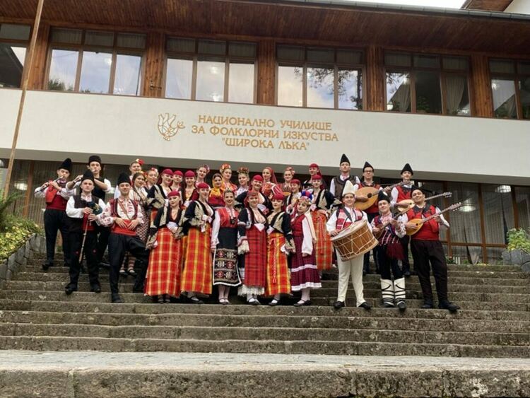 Пищен концерт посвети на 1 ноември - Ден на народните будители НУФИ "Широка лъка"