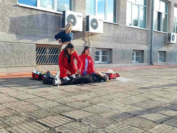 Доброволци на БЧК в Кърджали  с демонстрация за първа помощ