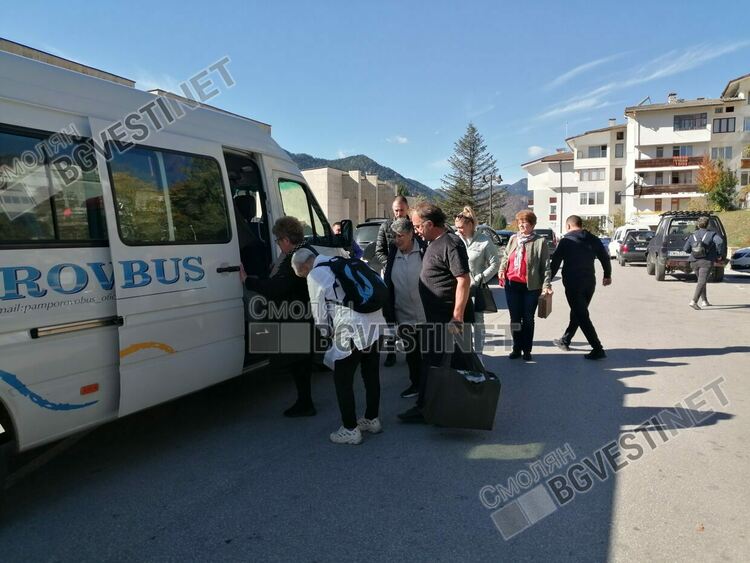 Изборните книжа тръгнаха към секциите. Машини няма /галерия/