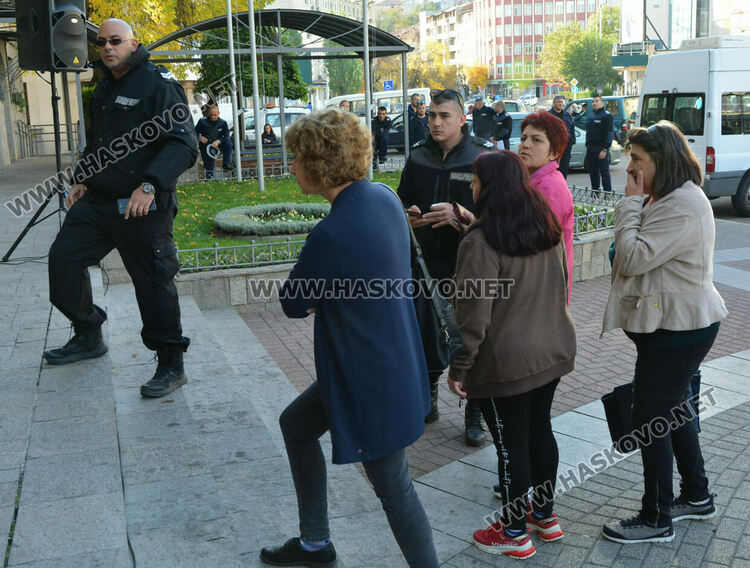 Започна раздаването на бюлетините