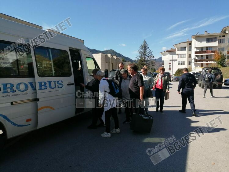 Изборните книжа тръгнаха към секциите. Машини няма /галерия/