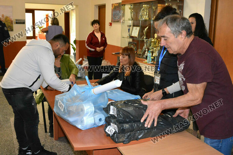 Започна раздаването на бюлетините