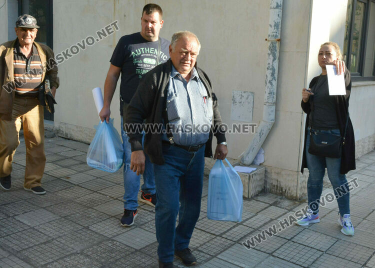 Започна раздаването на бюлетините