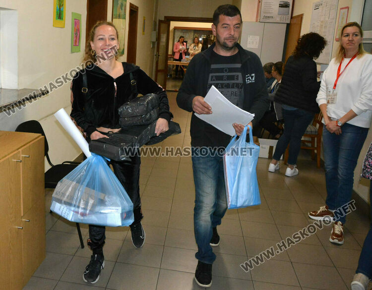 Започна раздаването на бюлетините