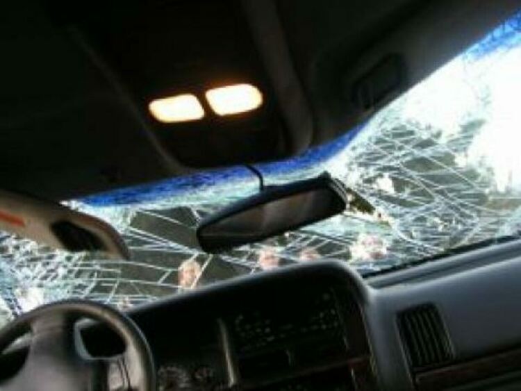  Откраднаха незаключена кола и пари от автомобил