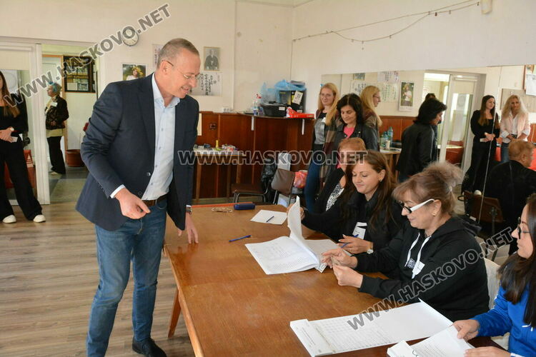 Николай Ставрев: Гласувайте активно, защото днес определяме пътя, по който ще вървим 