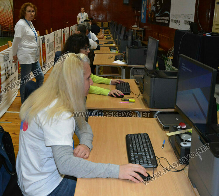 Секциите започнаха предаването на бюлетините в ОИК-Хасково