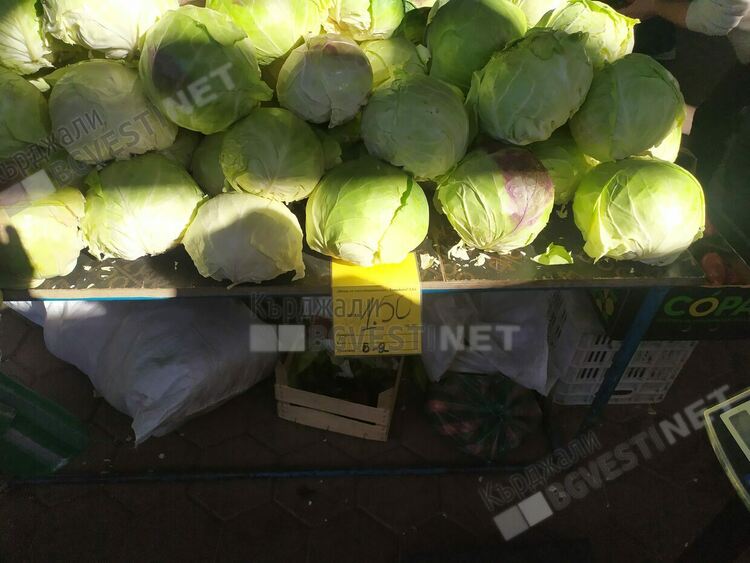 Българското зеле е фаворит на пазара в Кърджали,цената на „Кьосе” е 1,50 лв. за килограм