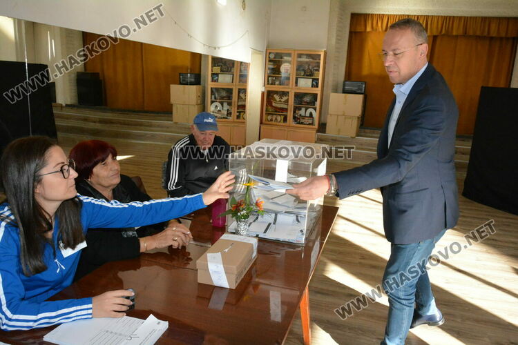 Николай Ставрев: Гласувайте активно, защото днес определяме пътя, по който ще вървим 