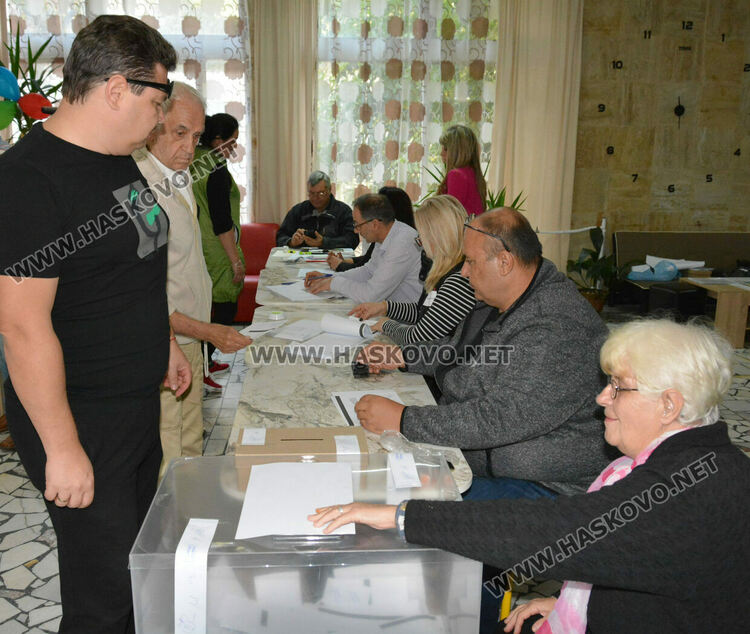 Избирателната активност в област Хасково достигна 38 % към 16 часа