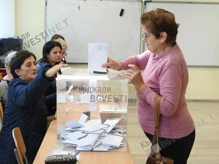 Близо 32 процента е избирателната активност в община Кърджали към 16:00 часа
