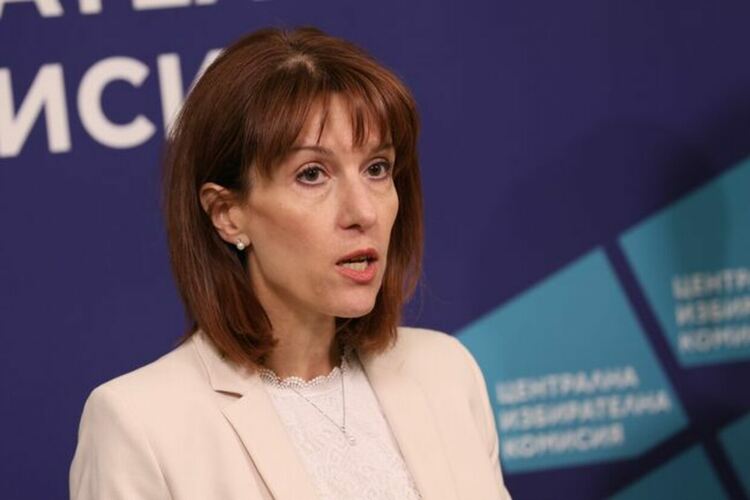 Общо 10 340 избирателни секции излъчват на живо броенето на вота 