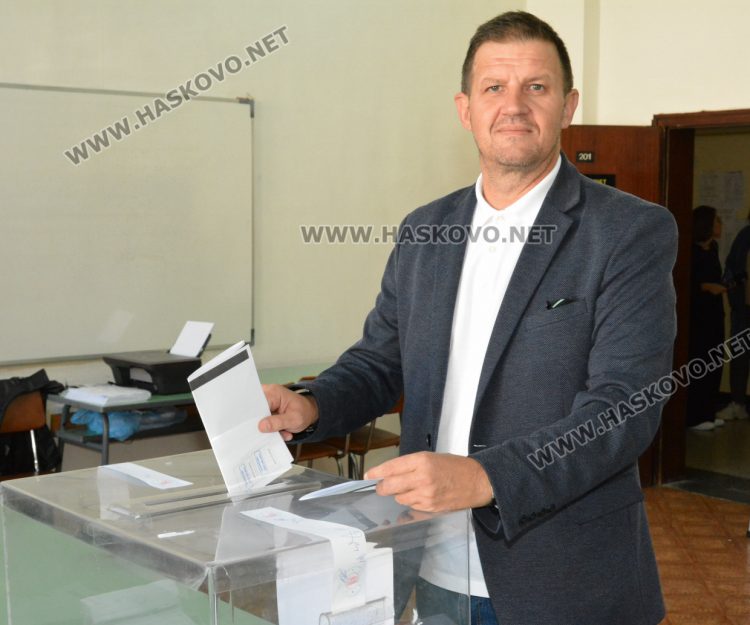 Симпатизанти на ДПС масово подкрепят кандидата на ГЕРБ за кмет на Хасково