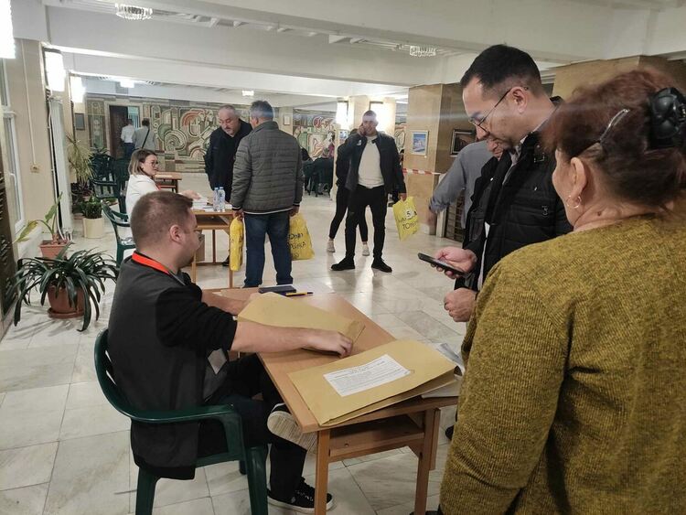 Окончателно: В Смолян балотаж между Николай Мелемов и Стефан Сабрутев